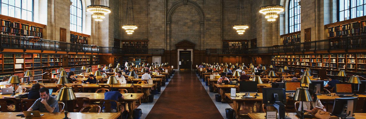 uni-bibliothek-studenten-lernen-1230